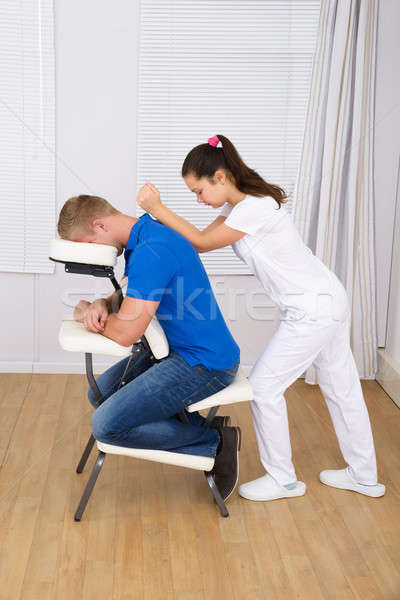 Stockfoto: Masseuse · schouder · foto · vrouwelijke · man