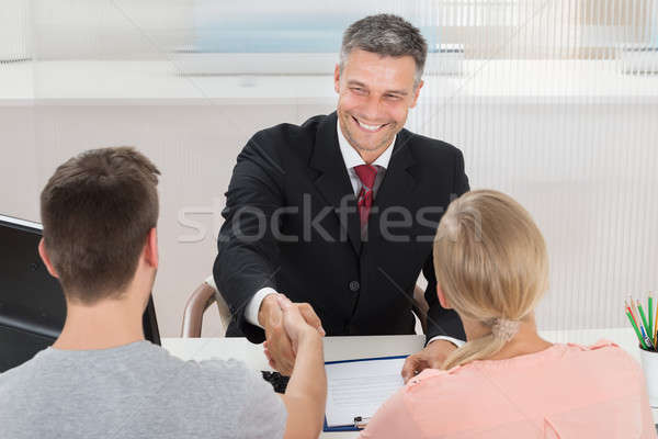 [[stock_photo]]: Homme · agent · serrer · la · main · homme · maturité · bureau