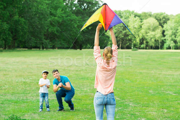 Aile uçan uçurtma birlikte renkli park Stok fotoğraf © AndreyPopov