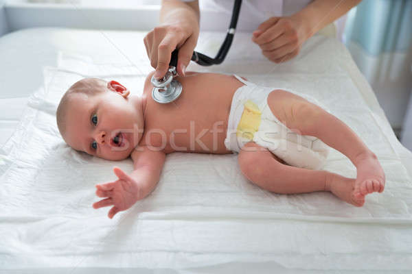 Pediatra bebê menina estetoscópio mulher Foto stock © AndreyPopov