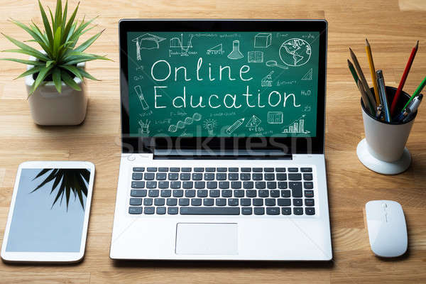 Online onderwijs laptop geschreven tekst werkplek Stockfoto © AndreyPopov