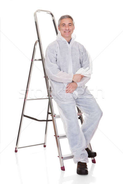 Dojrzały mężczyzna posiedzenia drabiny biały włosy tle Zdjęcia stock © AndreyPopov