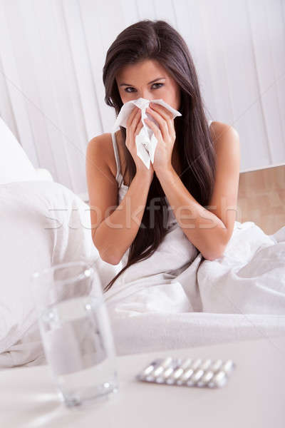 женщину кровать холодно грипп сезонный Сток-фото © AndreyPopov