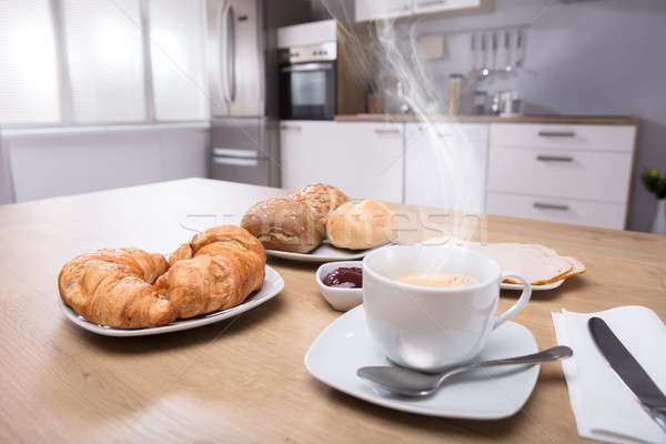 Primer plano croissants taza café caliente Foto stock © AndreyPopov