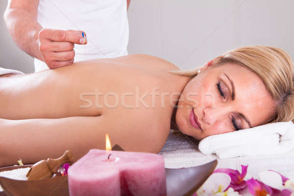 Mulher acupuntura terapia jovem bela mulher estância termal Foto stock © AndreyPopov