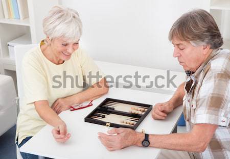 Foto stock: Pareja · de · ancianos · jugando · ajedrez · altos · mujer · marido