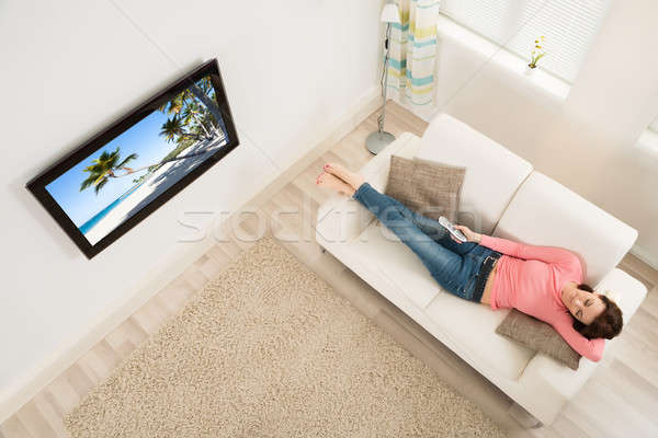 Kobieta objętych oglądanie telewizji młoda kobieta domu Zdjęcia stock © AndreyPopov