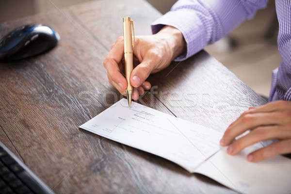 Hand ondertekening cheque kantoor business Stockfoto © AndreyPopov