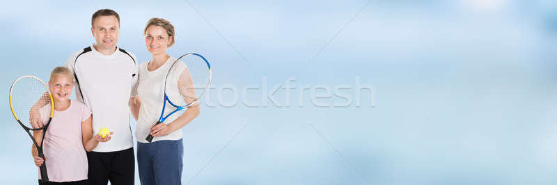 Szczęśliwą rodzinę piłka Błękitne niebo kobieta uśmiech Zdjęcia stock © AndreyPopov