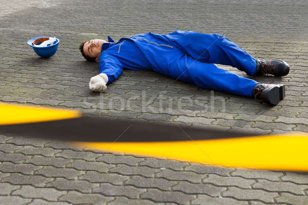 Jonge bewusteloos technicus straat weg Stockfoto © AndreyPopov