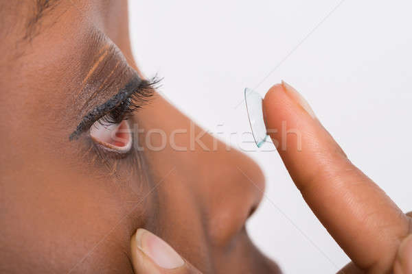 Tragen Kontaktlinsen jungen african Stock foto © AndreyPopov