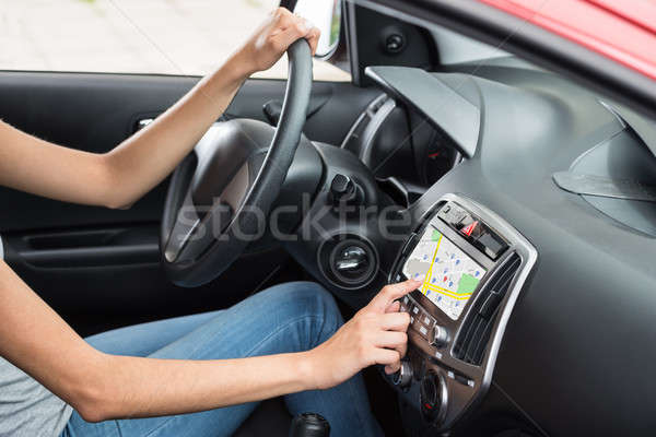 Frau gps Navigation Sitzung innerhalb Auto Stock foto © AndreyPopov