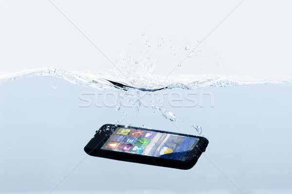 Telefon mobil apă nou negru telefon Imagine de stoc © AndreyPopov