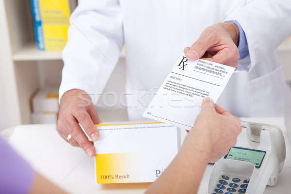 購買 處方藥 藥店 女子 男子 背景 商業照片 © AndreyPopov