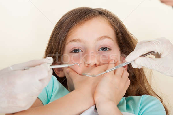 Ijedt lány befogja száját fogászati kezelés portré Stock fotó © AndreyPopov