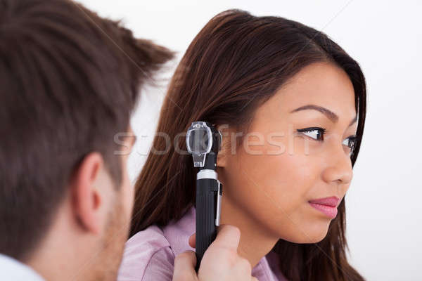 Medico orecchio vista laterale medico di sesso maschile donna Foto d'archivio © AndreyPopov