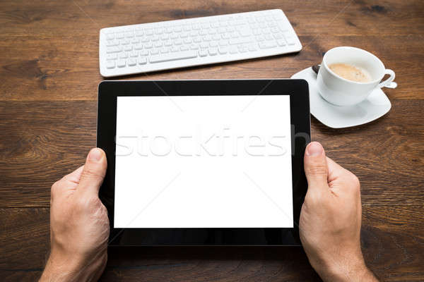Személy kéz tart digitális tabletta asztal Stock fotó © AndreyPopov