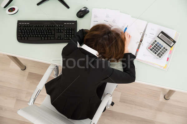 Zakenvrouw slapen facturen bureau jonge kantoor Stockfoto © AndreyPopov
