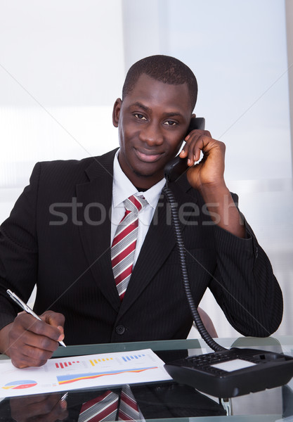 Afryki biznesmen mówić telefon młodych Zdjęcia stock © AndreyPopov