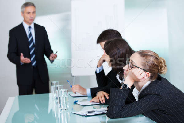 Stockfoto: Vervelen · zakenvrouw · slapen · vergadering · collega · presentatie