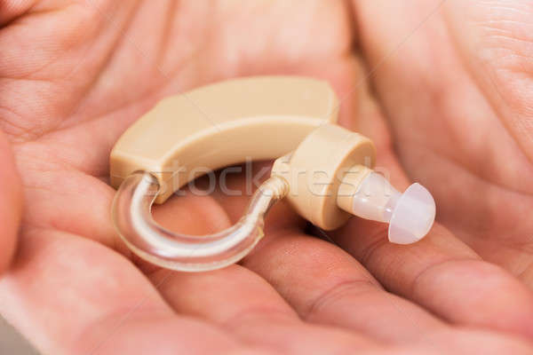 Aparat słuchowy osoby dłoni strony człowiek Zdjęcia stock © AndreyPopov