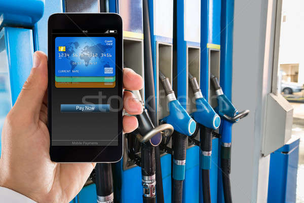 Férfi fizet okostelefon benzinkút közelkép kéz Stock fotó © AndreyPopov
