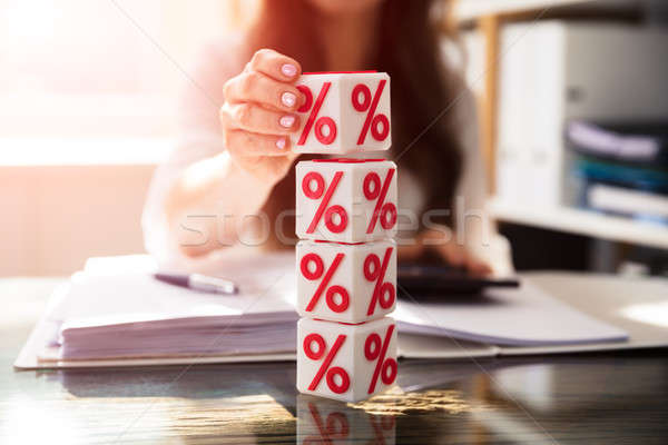Femme d'affaires blocs pourcentage symbole main rouge Photo stock © AndreyPopov