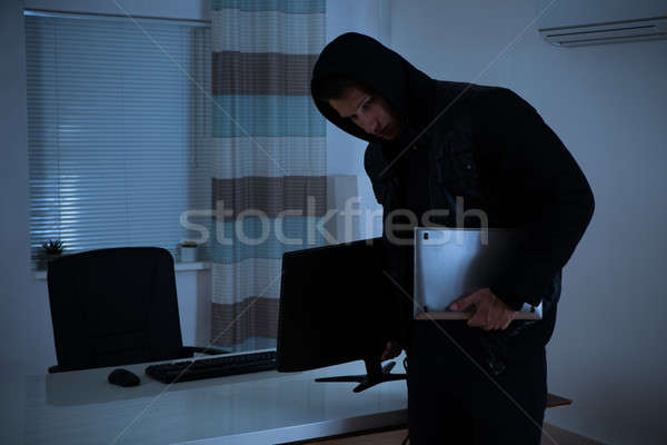 [[stock_photo]]: Voleur · voler · ordinateur · portable · maison · technologie