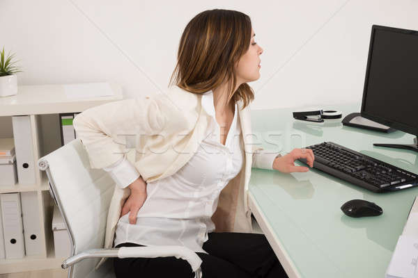 Empresária sofrimento dor nas costas jovem escritório mãos Foto stock © AndreyPopov