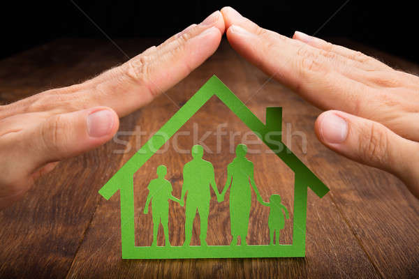 Person Hand Familie zu Hause halten Holz Stock foto © AndreyPopov