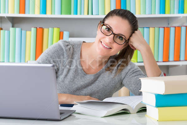 Foto stock: Estudiar · biblioteca · foto · feliz · mujer