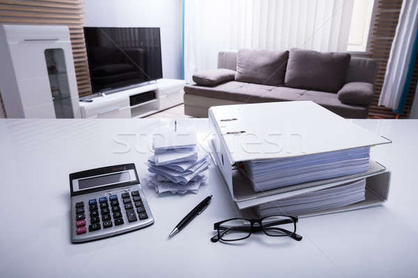 Klasörler hesap makinesi beyaz büro yatak odası Stok fotoğraf © AndreyPopov