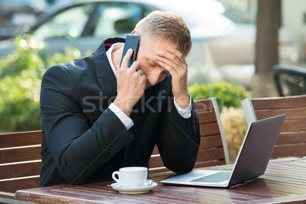 Stockfoto: Depressief · zakenman · praten · mobieltje · koffiekopje · laptop