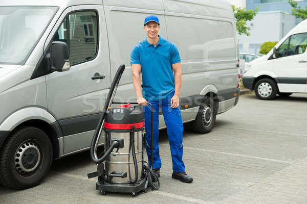 商業照片: 清潔器 · 常設 · 吸塵器 · 快樂 · 男 · 藍色