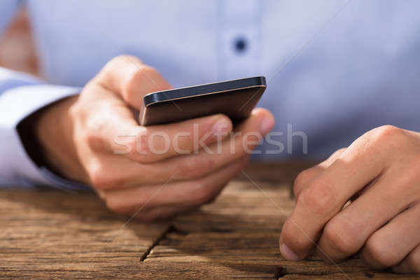 Foto d'archivio: Mano · primo · piano · legno · desk · telefono