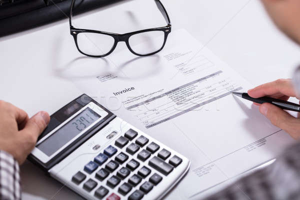 Ręce rachunek Kalkulator okulary biurko Zdjęcia stock © AndreyPopov