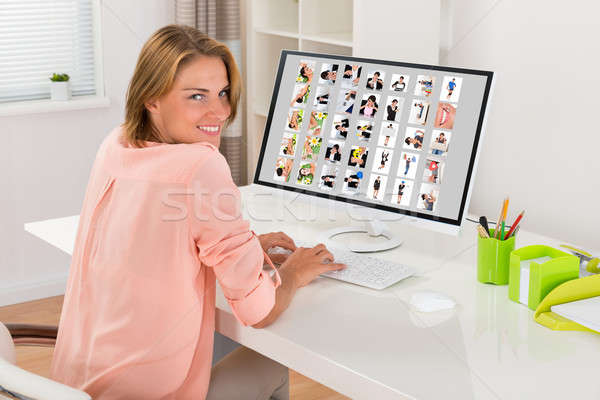 Weiblichen Editor arbeiten Fotos Computer jungen Stock foto © AndreyPopov
