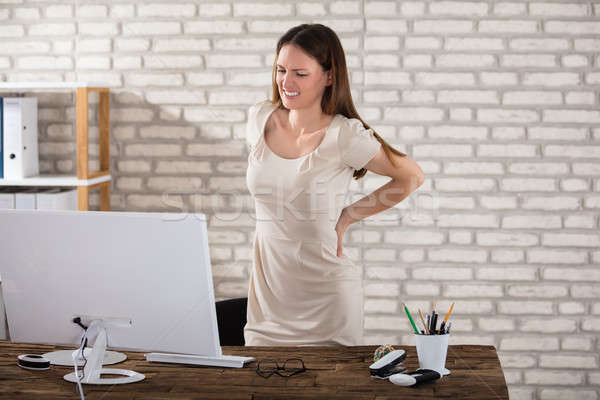 Mujer de negocios sufrimiento dolor de espalda vista lateral jóvenes ordenador Foto stock © AndreyPopov