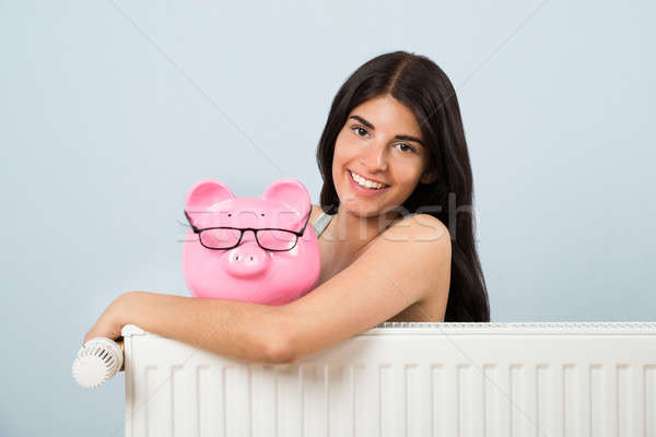 Zdjęcia stock: Kobieta · skarbonka · radiator · młoda · kobieta · różowy