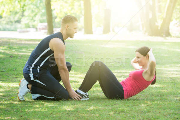 Frau Ausübung helfen Mann glücklich Stock foto © AndreyPopov