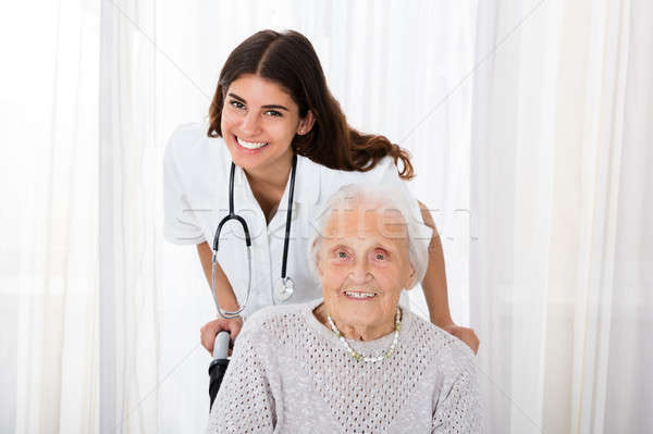 Weiblichen Arzt behindert Senior Patienten Porträt Stock foto © AndreyPopov