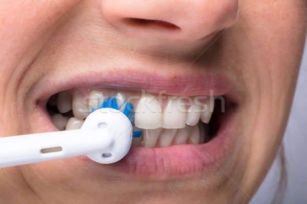 Dientes eléctrica cepillo de dientes primer plano casa cara Foto stock © AndreyPopov