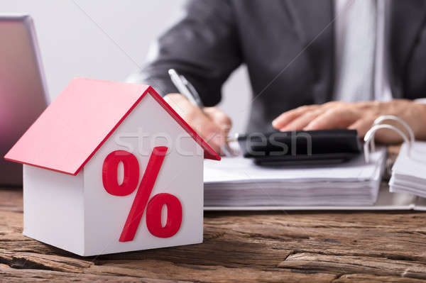 Primer plano casa modelo porcentaje símbolo rojo Foto stock © AndreyPopov