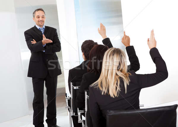 Foto stock: Pessoas · de · negócios · palestra · perguntas · grupo · bem · sucedido