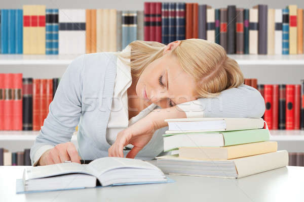 女 學生 睡眠 圖書館 累 書籍 商業照片 © AndreyPopov