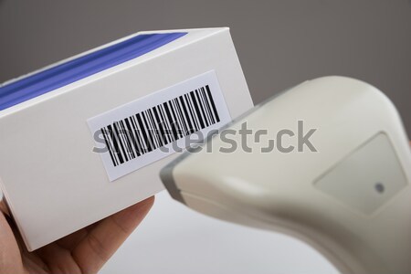 Foto stock: Persona · mano · código · de · barras · escáner · primer · plano · manos