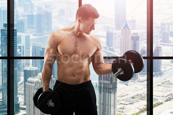 [[stock_photo]]: Musculaire · homme · haltères · torse · nu · permanent