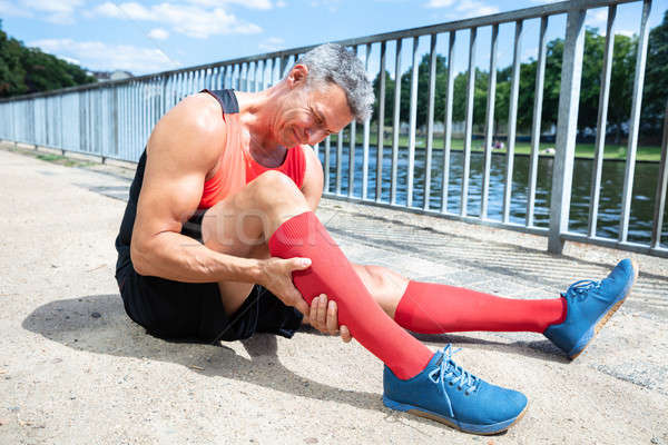 男 捻挫 大腿 筋 クローズアップ 成熟した男 ストックフォト © AndreyPopov