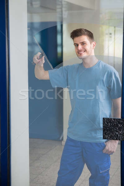 Travailleur nettoyage verre jeunes Homme homme [[stock_photo]] © AndreyPopov