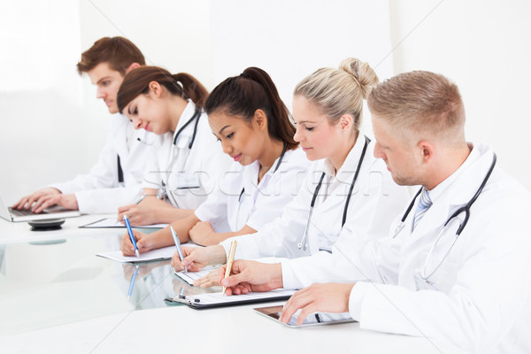 Stockfoto: Rij · artsen · schrijven · bureau · team · vergadering